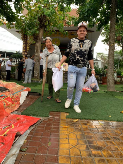ho tro truyen thong cho chuong trinh gieo hat yeu thuong trao qua cho nguoi ngheo va khuyet tat 8